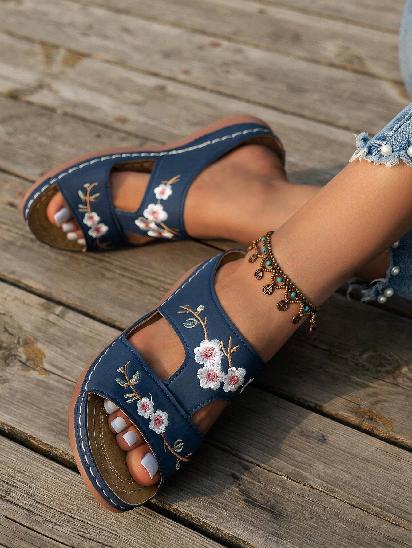 Nina - Blommiga sandaler
