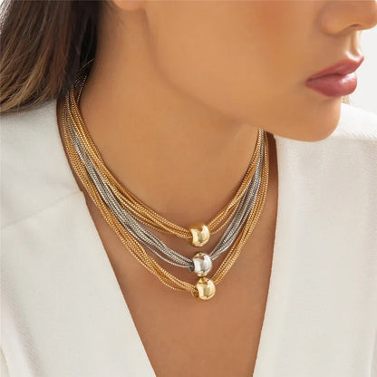 Nocturne draperat halsband med bollar