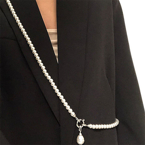 Glamorös pärlväska med utsmyckning