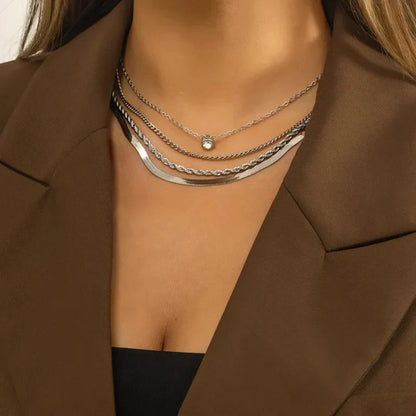 Renata Signature Flerskiktat Halsband
