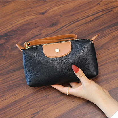 Anne - veganskt läder klutchväska med handledrem