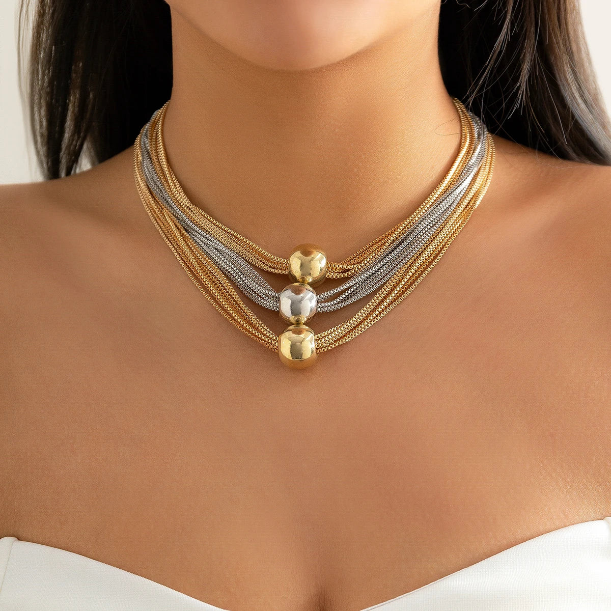 Nocturne draperat halsband med bollar